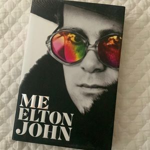 ME: Elton John 🤩 📚 🎶